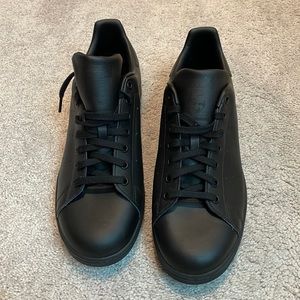 Never worn men’s black Stan smith adidas shoe